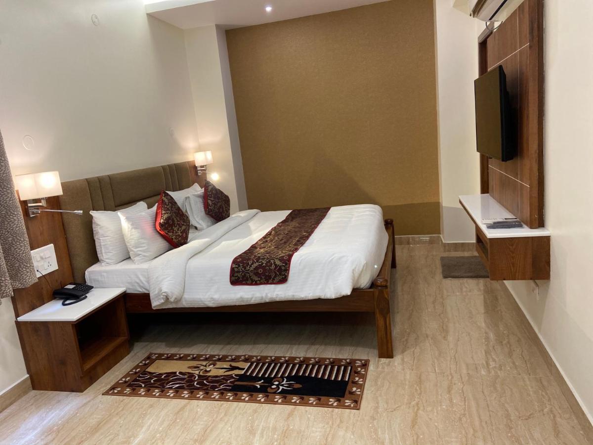 Le Shiv Executive Suite Theni Eksteriør billede